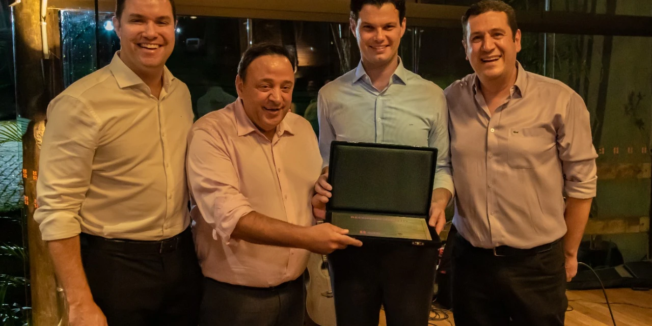 Projeto de lei aprovado pela Assembleia rende homenagem da Copel ao deputado Hussein Bakri