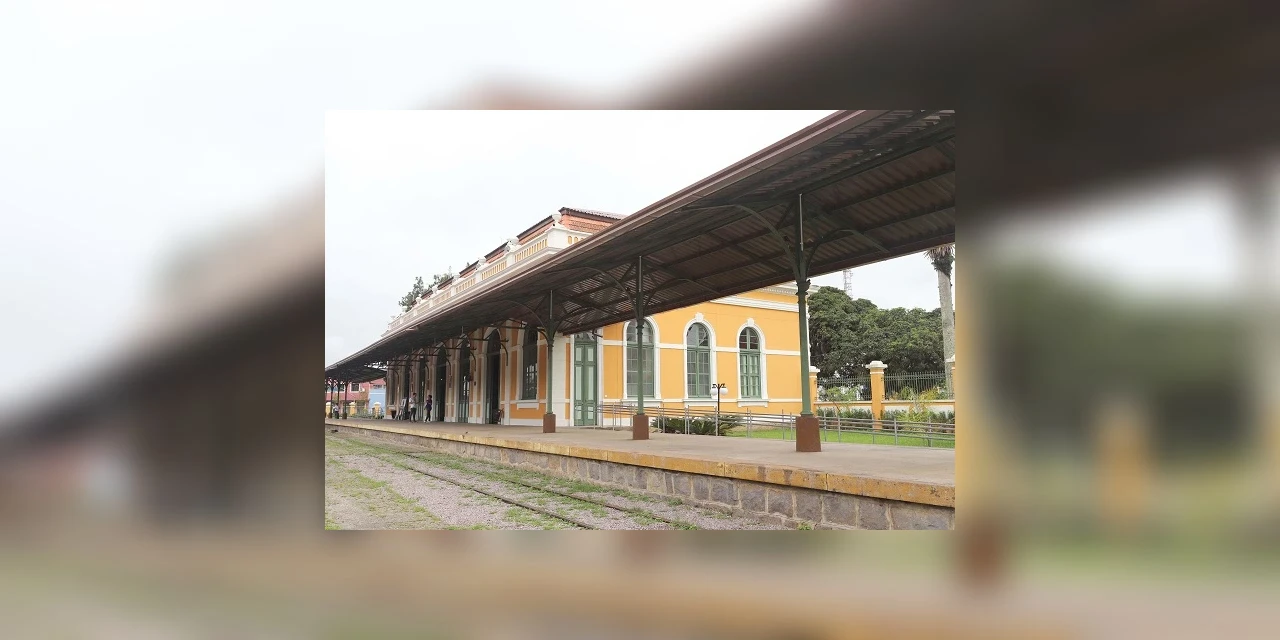 Atração que marcou época, passeio da Maria Fumaça entre Antonina e Morretes é retomado