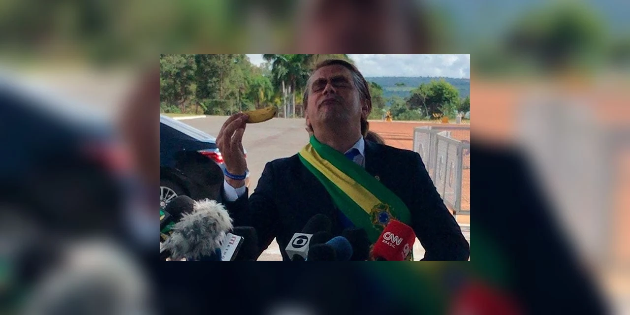 Bolsonaro coloca humorista para responder perguntas de jornalistas