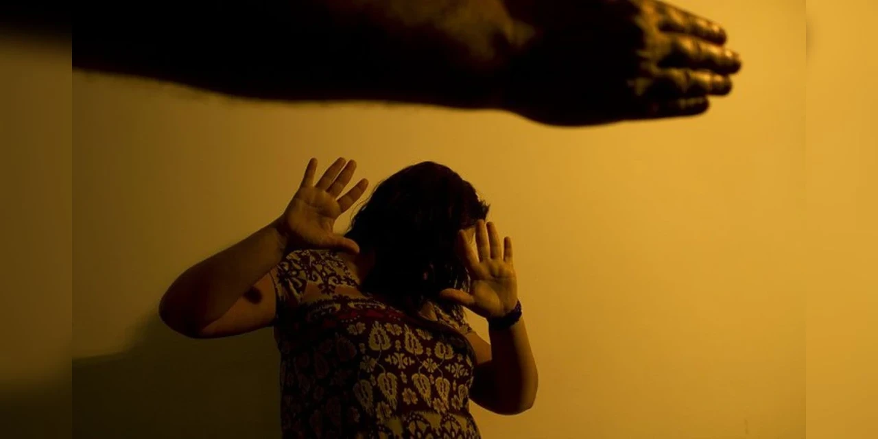 Pesquisa aponta que 33% das agressões contra mulheres são por não aceitar fim de relação