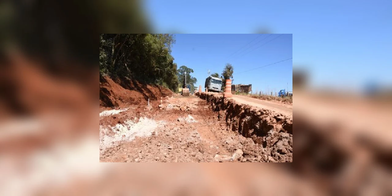 Obras de pavimentação na Estrada do Catanduvas seguem em ritmo acelerado