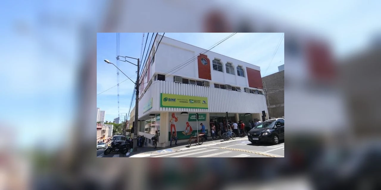 Agência do Trabalhador atenderá das 8h às 15h nesta terça-feira (10)