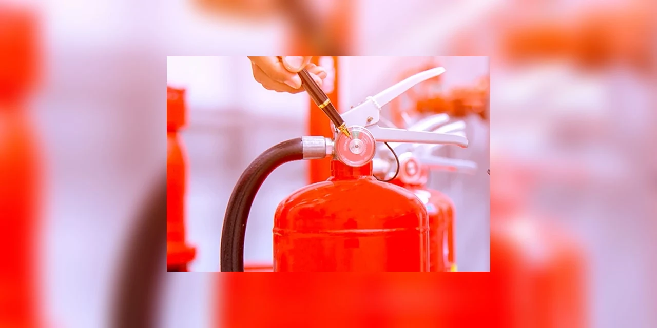 Tenente dos Bombeiros fornece orientações sobre cuidados com extintores de incêndio