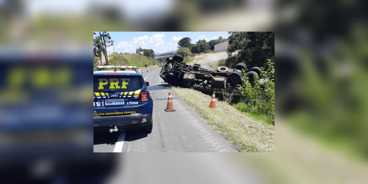 Caminhão tomba na BR 373 e motorista fica em estado grave