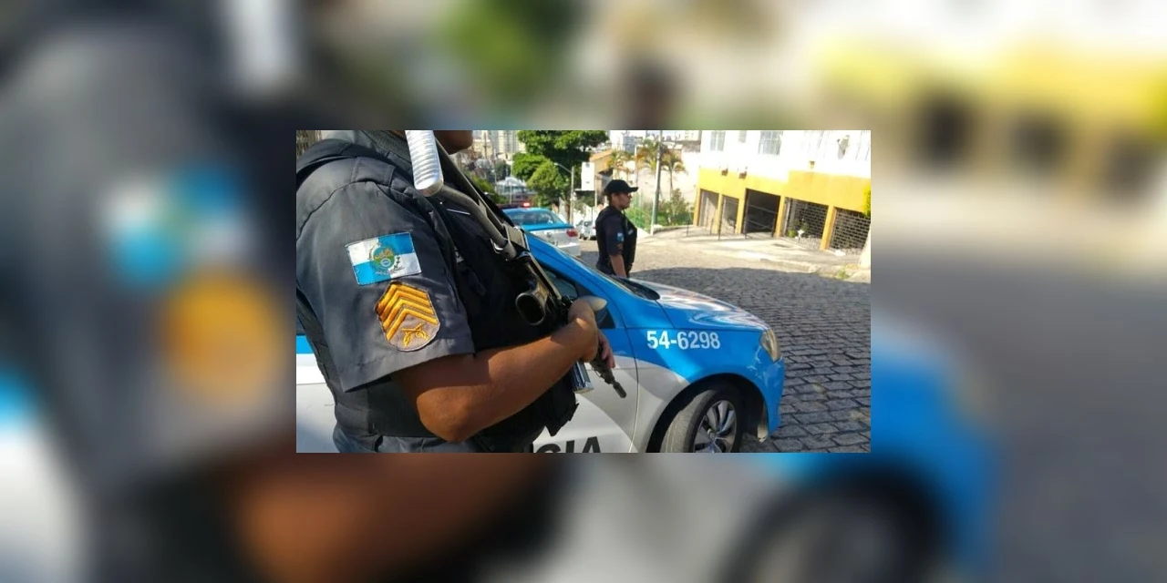 Três homens são presos com moto roubada