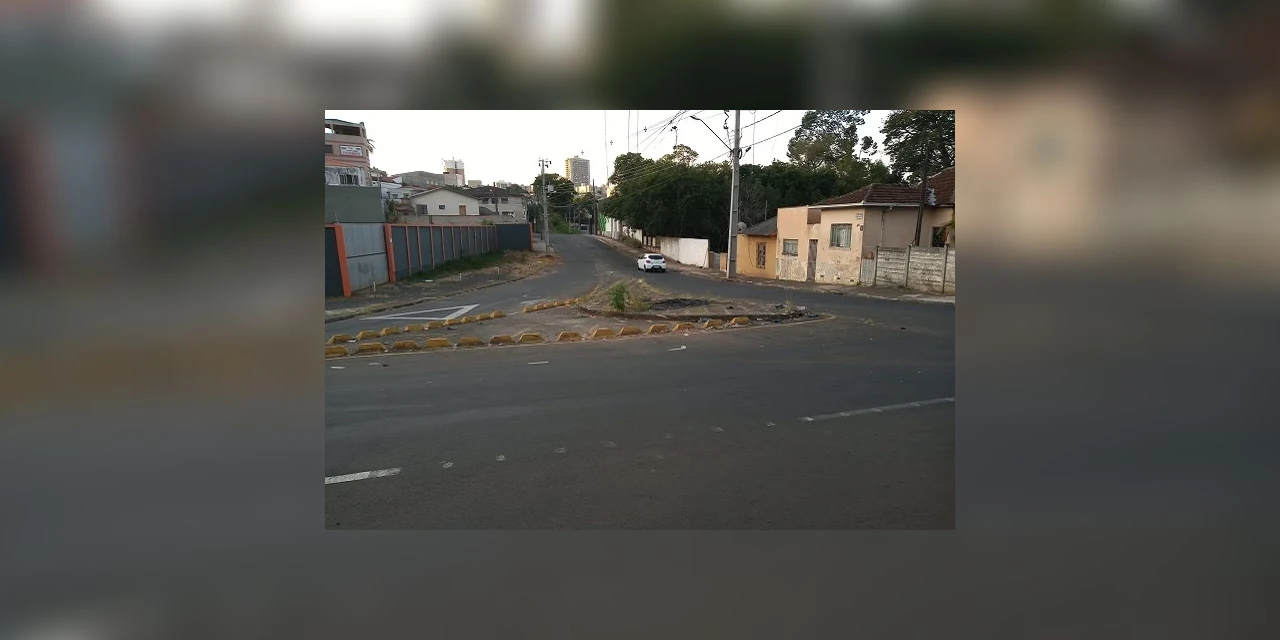 D'P 360: Motoristas e pedestres aguardam rotatória na Rua Afonso Celso para maior segurança