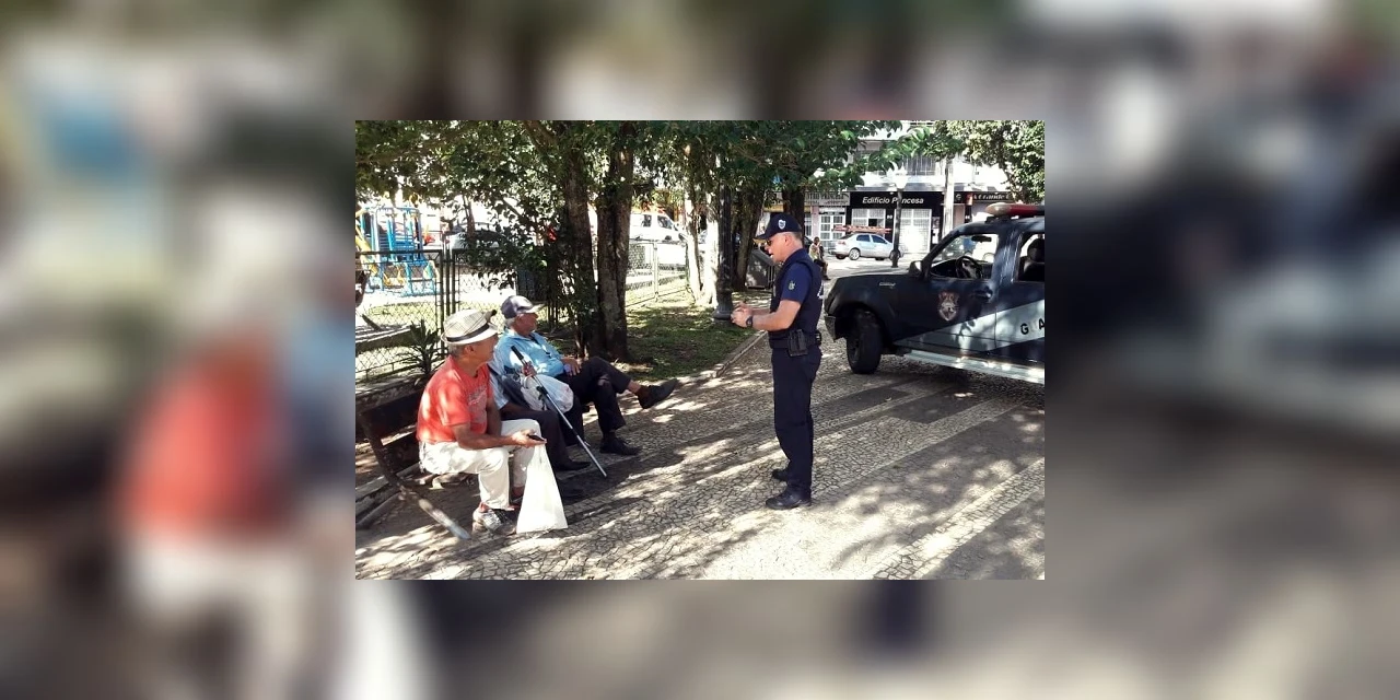 Guarda Municipal realiza patrulhamentos e orienta população sobre os riscos do coronavírus