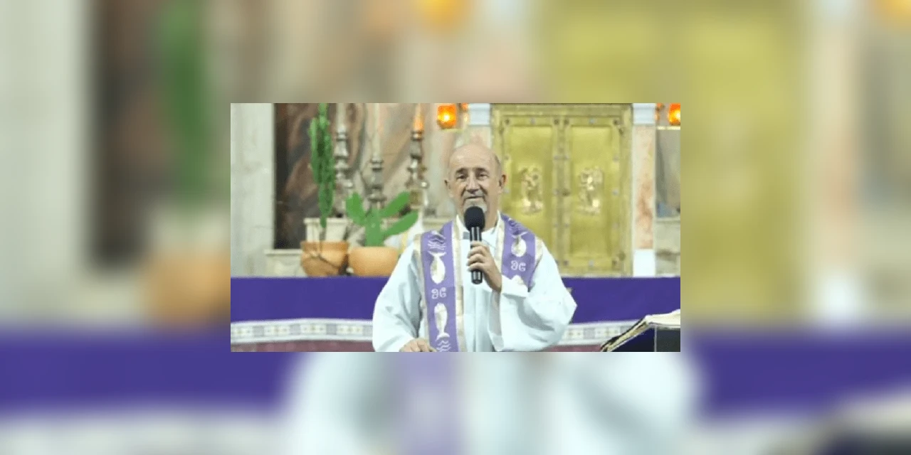 Sozinho, Padre Edivino realiza missa na Igreja do Rosário; Assista ao vivo