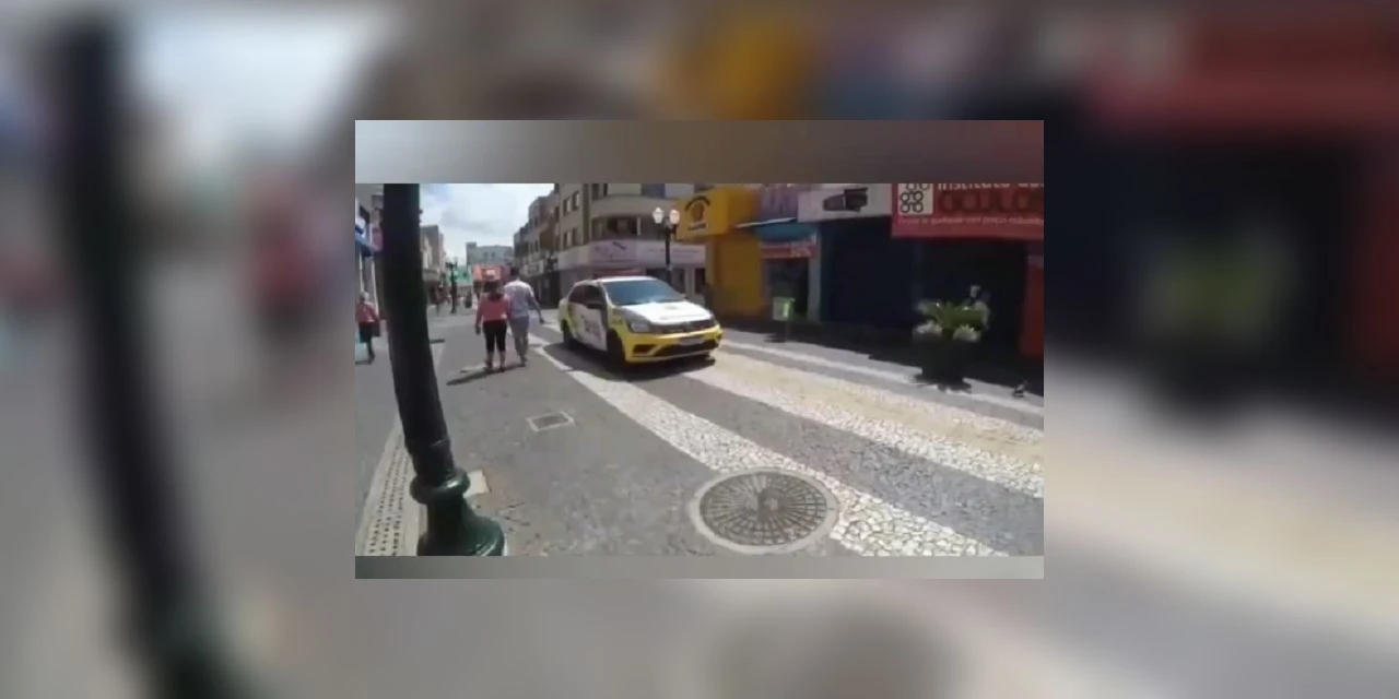 Vídeo: PM faz orientações no Calçadão de Ponta Grossa