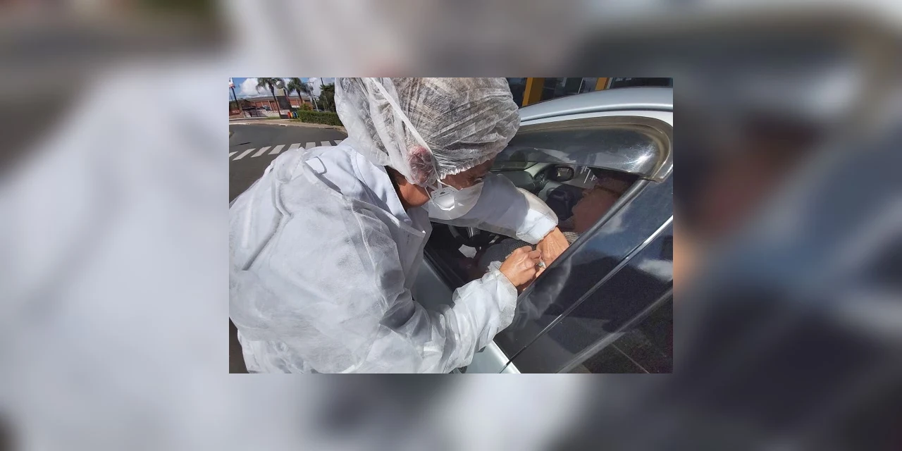 Ao vivo: Veja como está a vacinação contra a gripe na rodoviária de PG