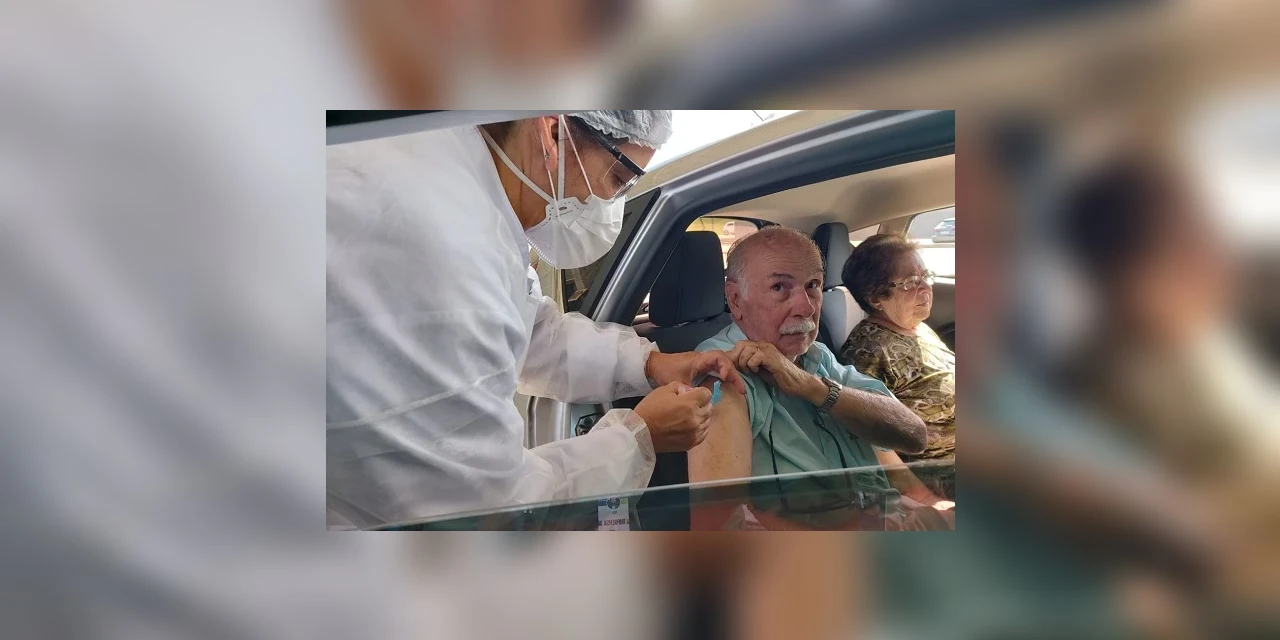 Após filas quilométricas, Rangel anuncia novo ponto de vacinação no sistema 'sem sair do carro'