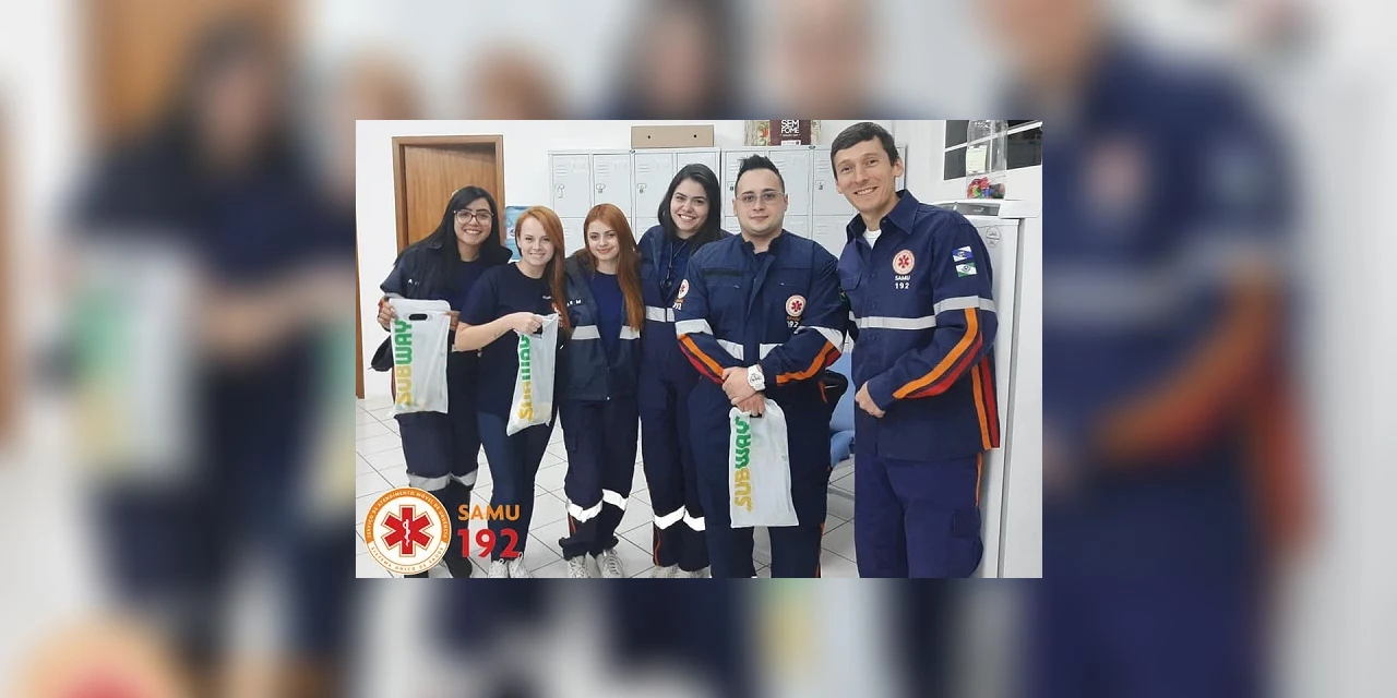 "Tudo vai passar": Com mensagem de apoio, rede de lanchonetes entrega lanches gratuitos para funcionários do Samu em PG