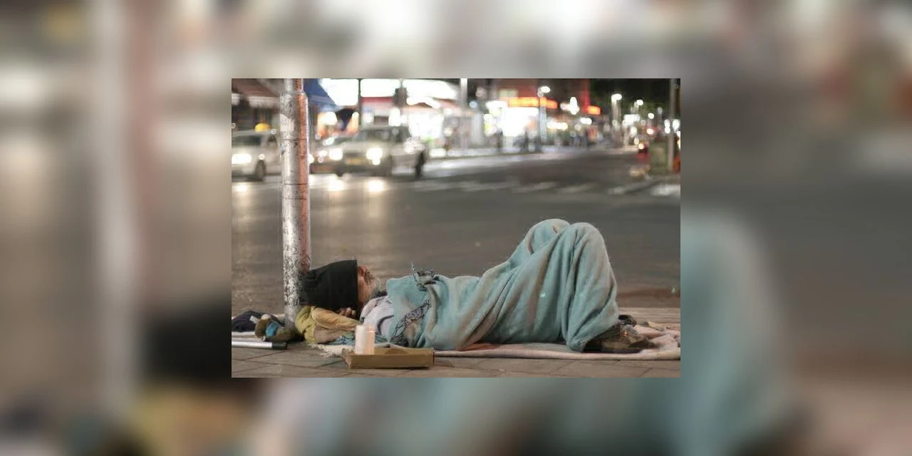 Internautas sugerem que escolas e ginásios sirvam de lar temporário para os moradores de rua