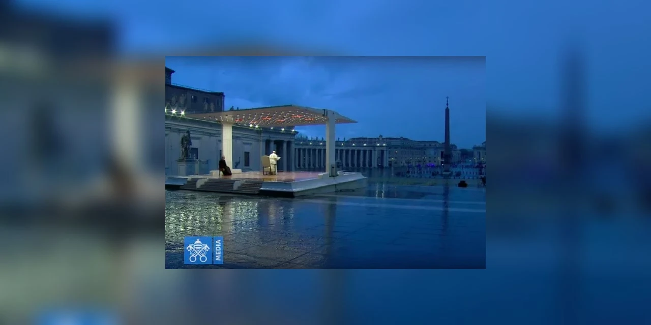 Papa Francisco reza sozinho no Vaticano e concede perdão aos fiéis