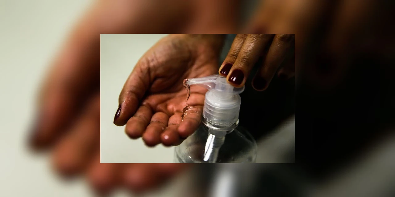 Laboratórios das Forças Armadas ampliam produção de álcool em gel e cloroquina