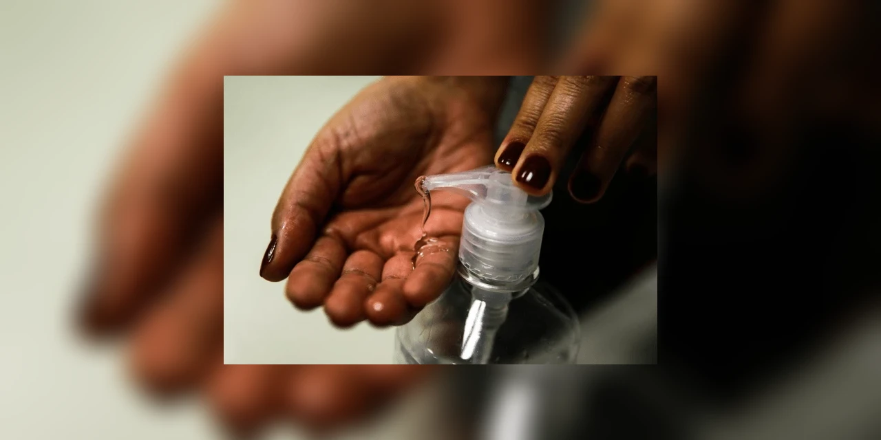 Produção de álcool gel e cloroquina pelas forças armadas é ampliada