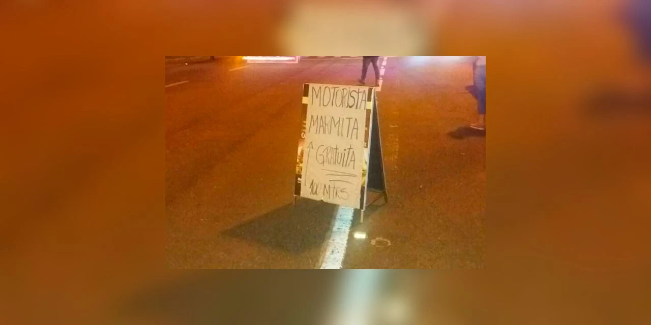 Torcida organizada do Operário auxilia PRF na entrega de marmitas aos caminhoneiros na BR-376