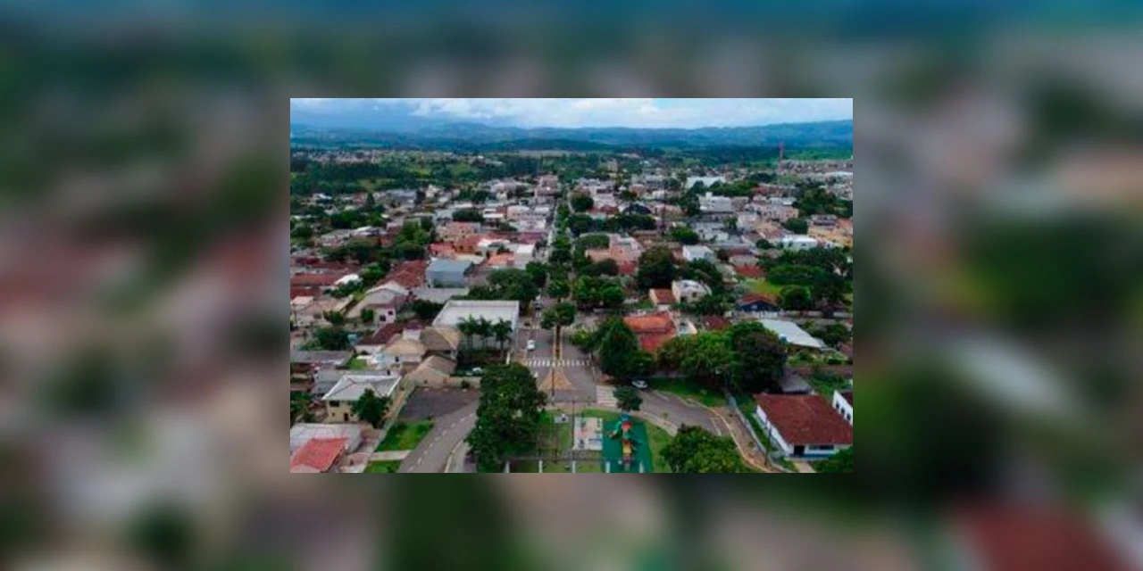 Juiz suspende trecho do decreto municipal que determina a reabertura do comércio em Ortigueira