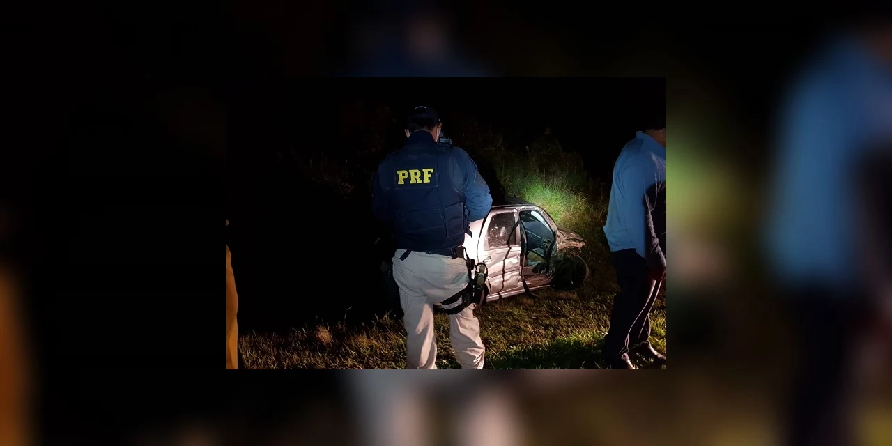 Motorista com licença suspensa bate em caminhão tombado em rodovia no sentido Ponta Grossa