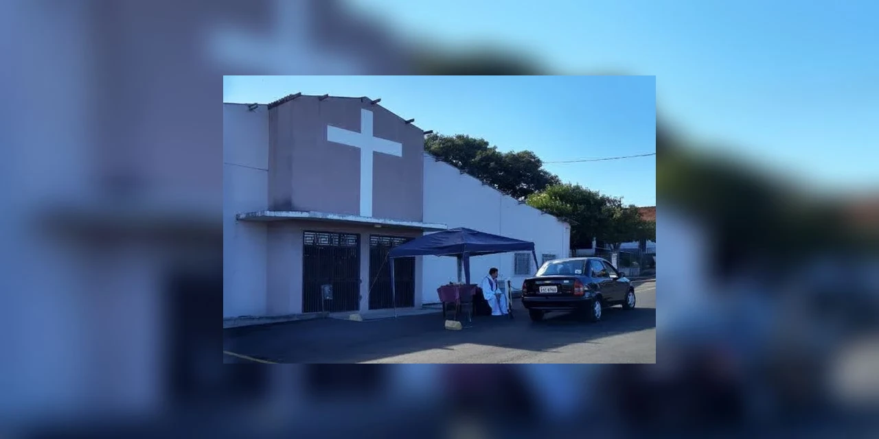 Igreja de Ponta Grossa cria confessionário drive-thru