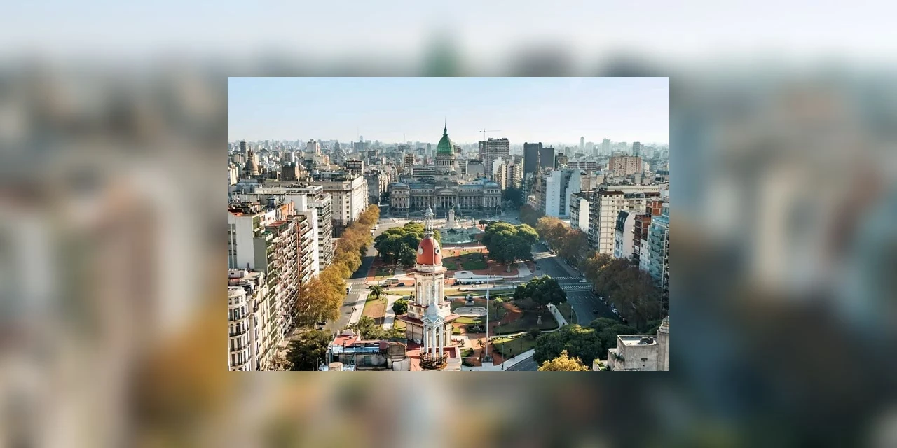 Quarentena total evita explosão do coronavírus na Argentina; sistema de saúde opera sem sobrecarga