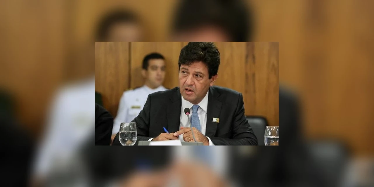 Bolsonaro deve demitir ministro da Saúde, Luiz Henrique Mandetta, nesta segunda-feira (6)