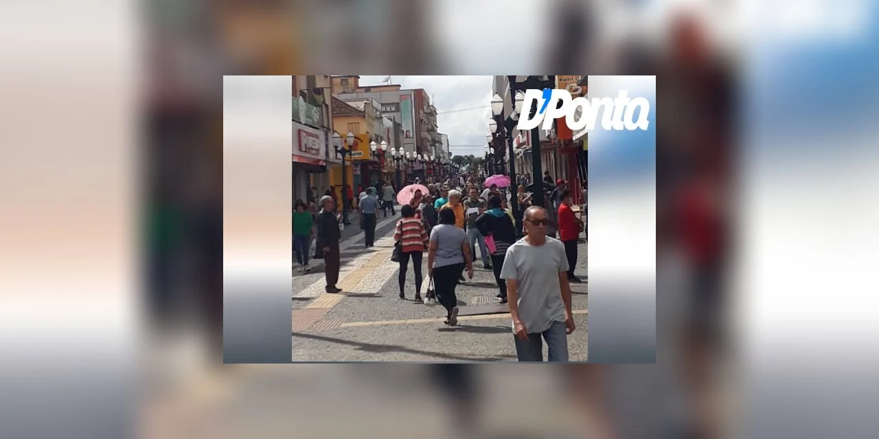 Quarentena? Calçadão de PG tem mais um dia de fluxo intenso de pessoas nesta terça (7)