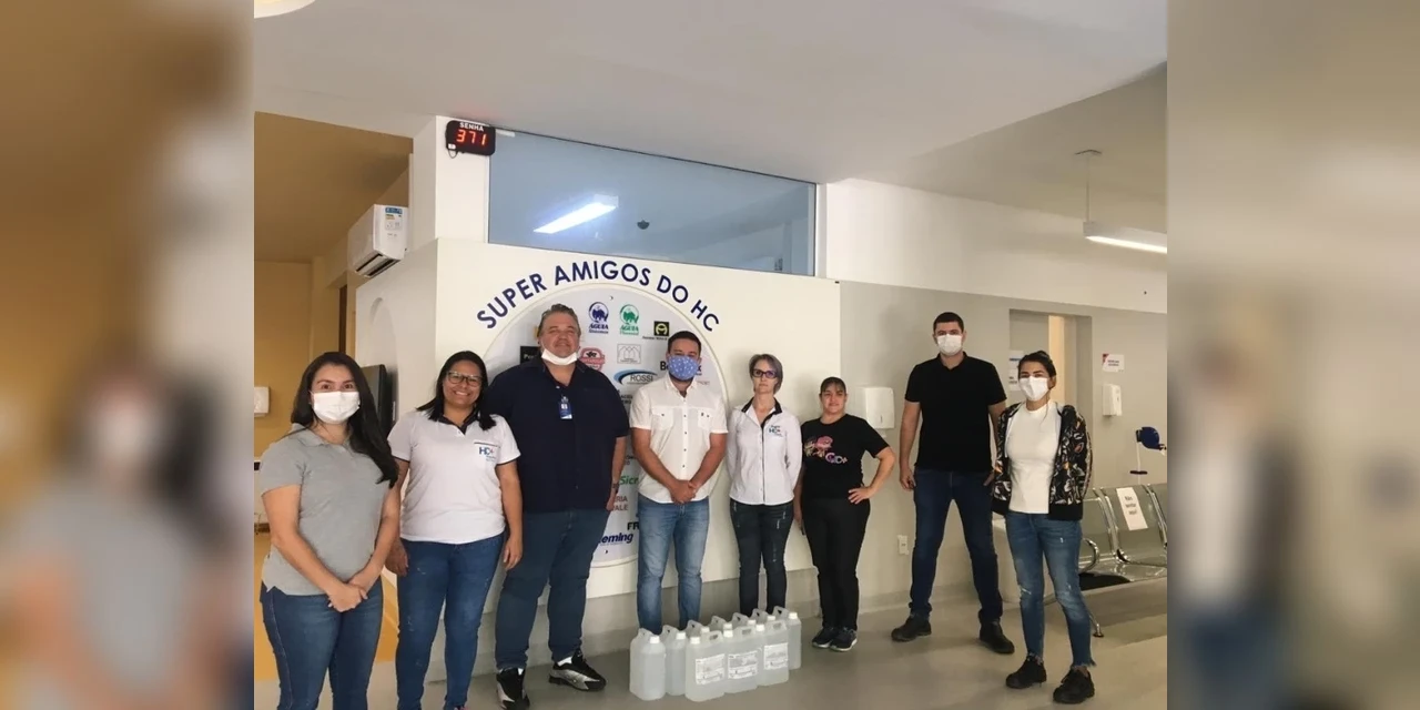 Instituições de PG recebem 500 litros de álcool da Ambev e do Aeroporto Sant'Ana