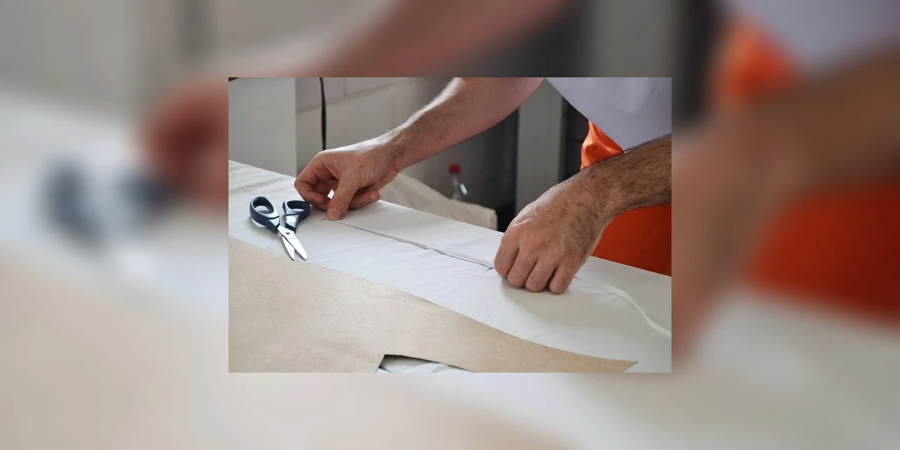 Presos do Paraná produzem centenas de máscaras e outros equipamentos de proteção individual