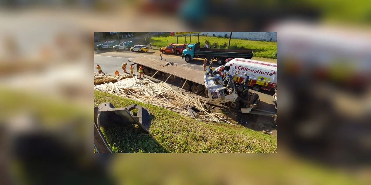 Grave acidente envolvendo caminhão provoca congestionamento na BR-277