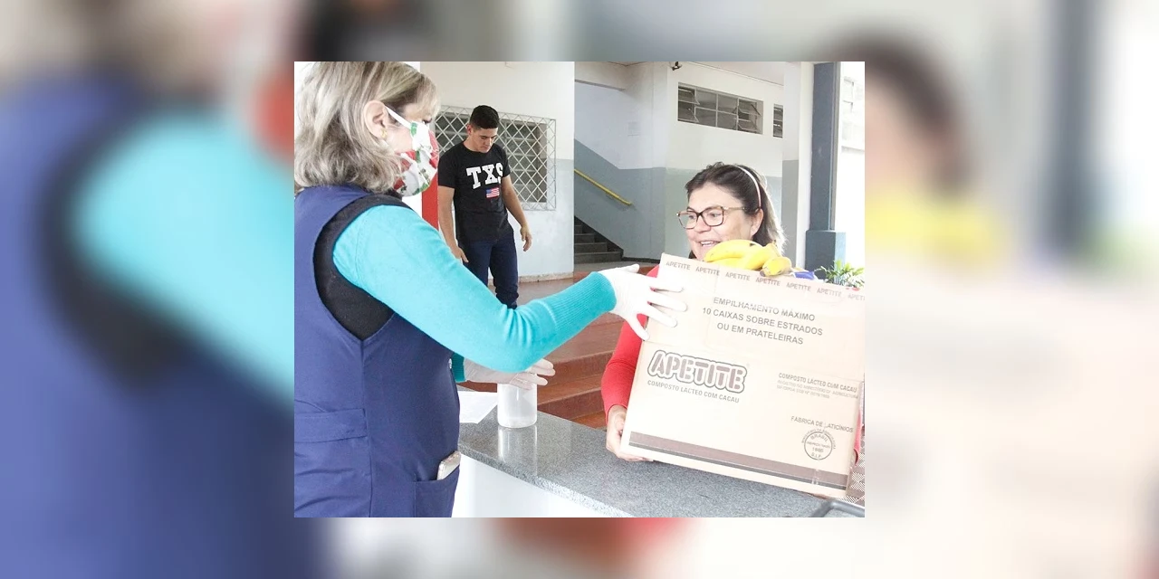 Alunos de baixa renda recebem doações do Caic e Colégio Agrícola