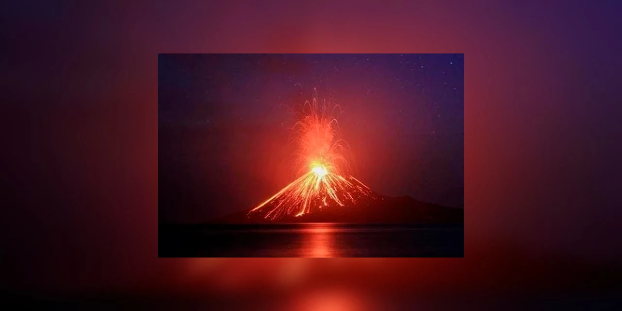 Na Indonésia, vulcão Anak Krakatoa entra em erupção