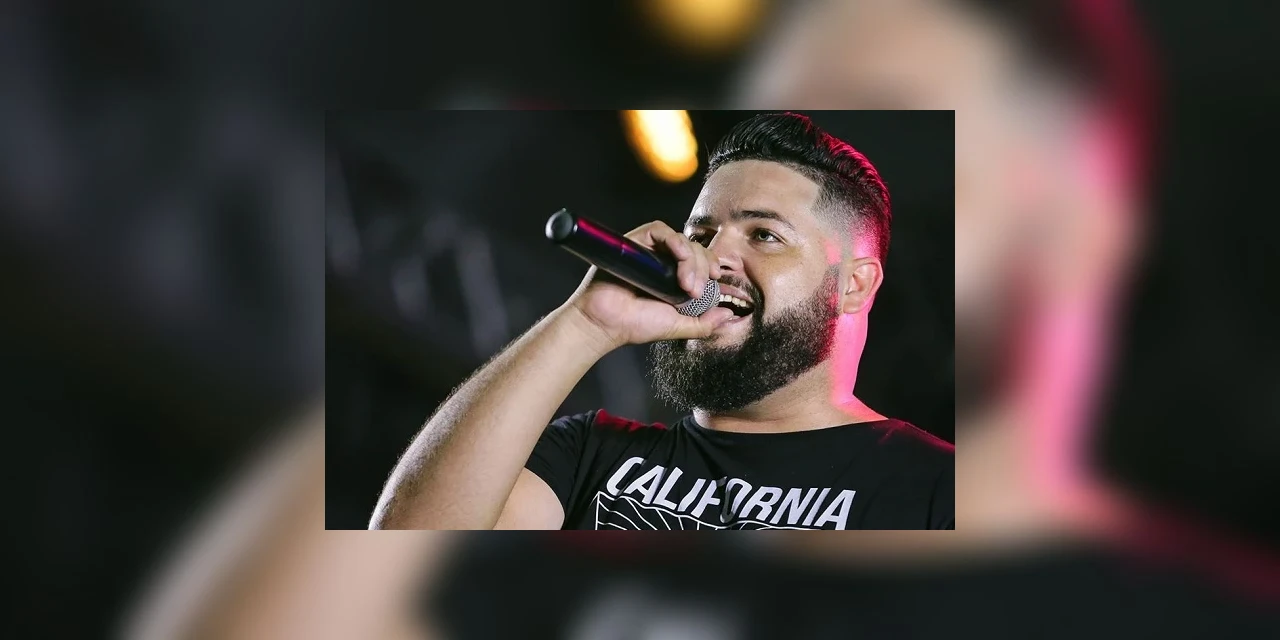 Cantor ponta-grossense faz live para ajudar músicos durante pandemia