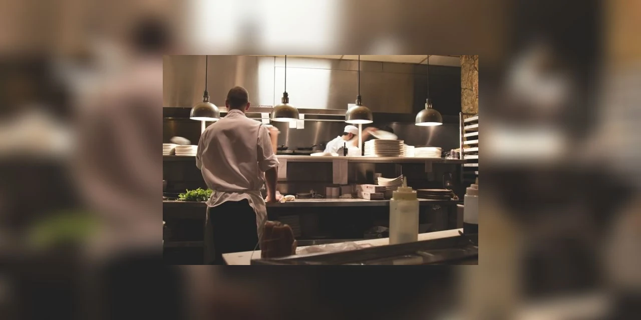 Cerca de 30% dos donos de bares e restaurantes do Paraná vão demitir todos os funcionários, diz pesquisa