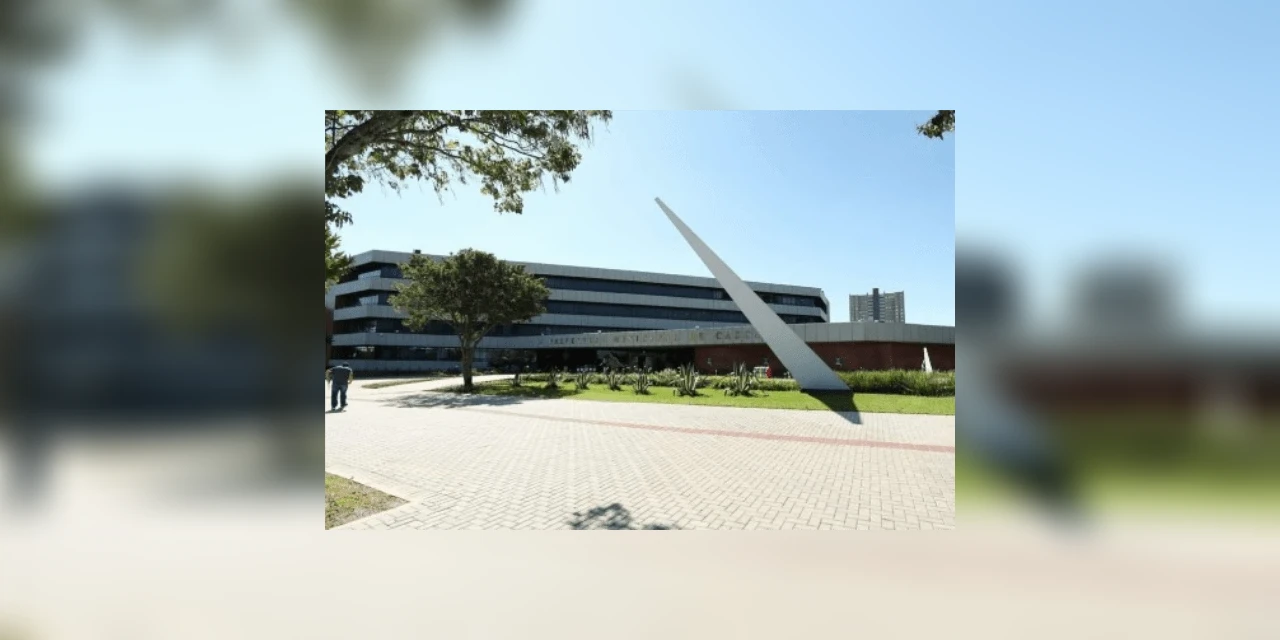 Justiça nega pedido do Ministério Público e diz que compete ao prefeito decidir sobre fechamento do comércio em Cascavel