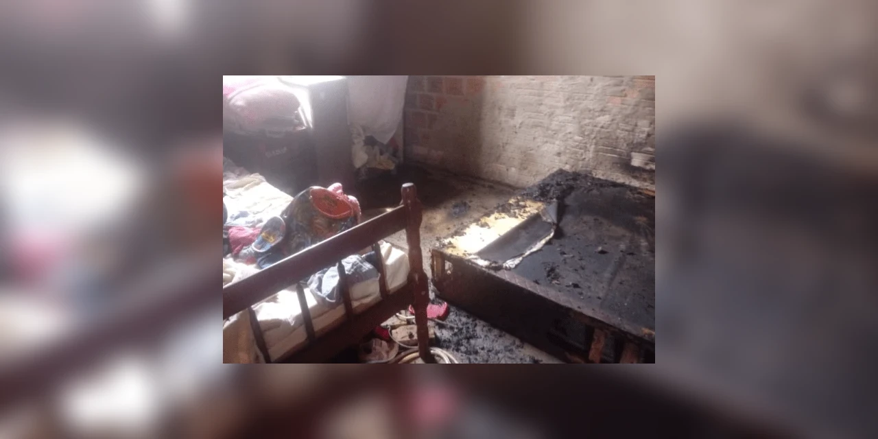 Homem não aceita fim de relacionamento e tenta atear fogo na casa com esposa dentro