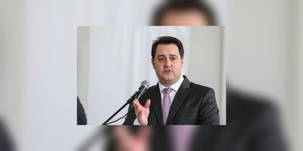 Governador Ratinho Junior reduz em 30% o salário do primeiro escalão do governo