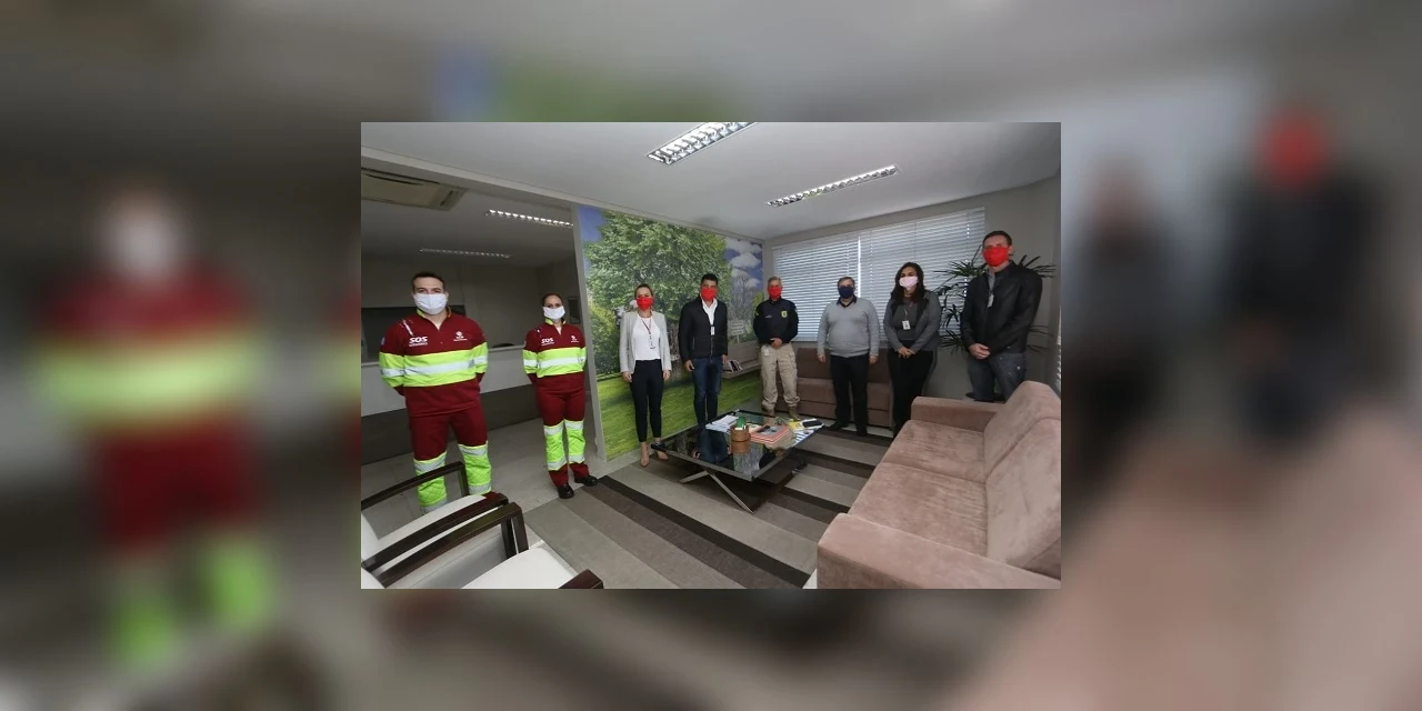 Em ação conjunta, Prefeitura, PRF e CCR RodoNorte distribuem máscaras aos caminhoneiros de PG