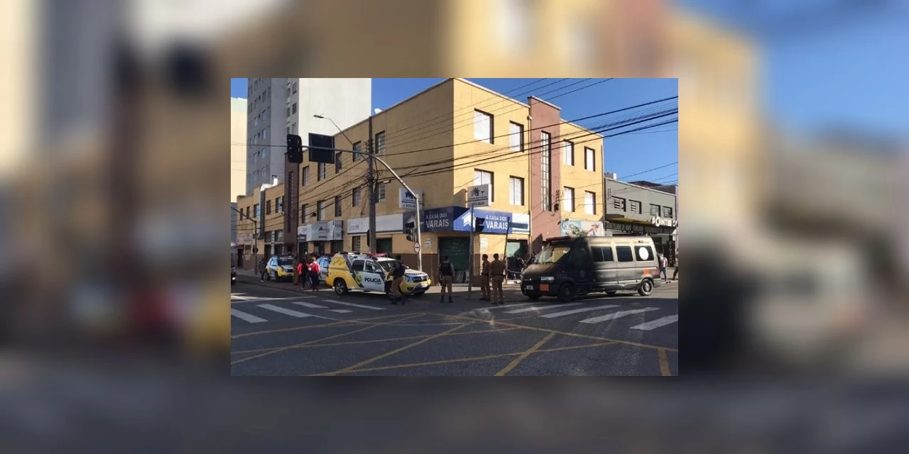 Esquadrão Antibombas é acionado em Curitiba por suspeita de explosivos no centro da cidade