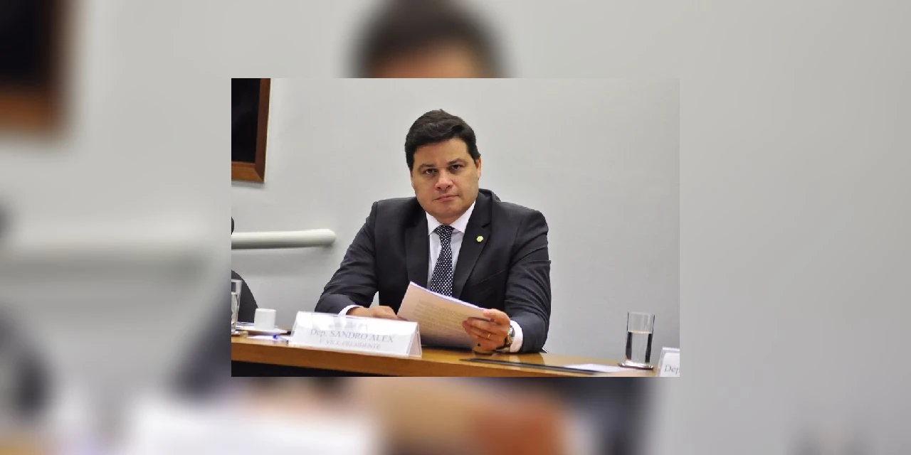 "Sua conduta ética foi imprescindível para o combate ao vírus", diz Sandro Alex sobre Mandetta