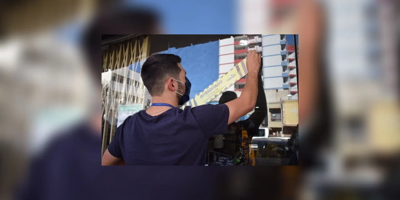 Prefeitura de Guarapuava e Polícia Militar fiscalizam comércio local