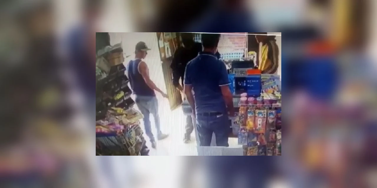 Vídeo: Três homens assaltam mercado no Contorno; um deles portava uma faca