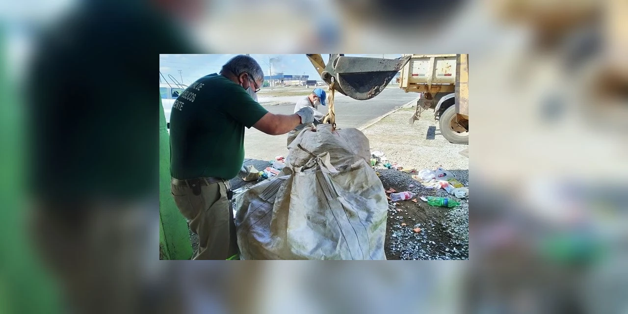 Material reciclável retirado de barracão em Castro será encaminhado para Associação de Catadores