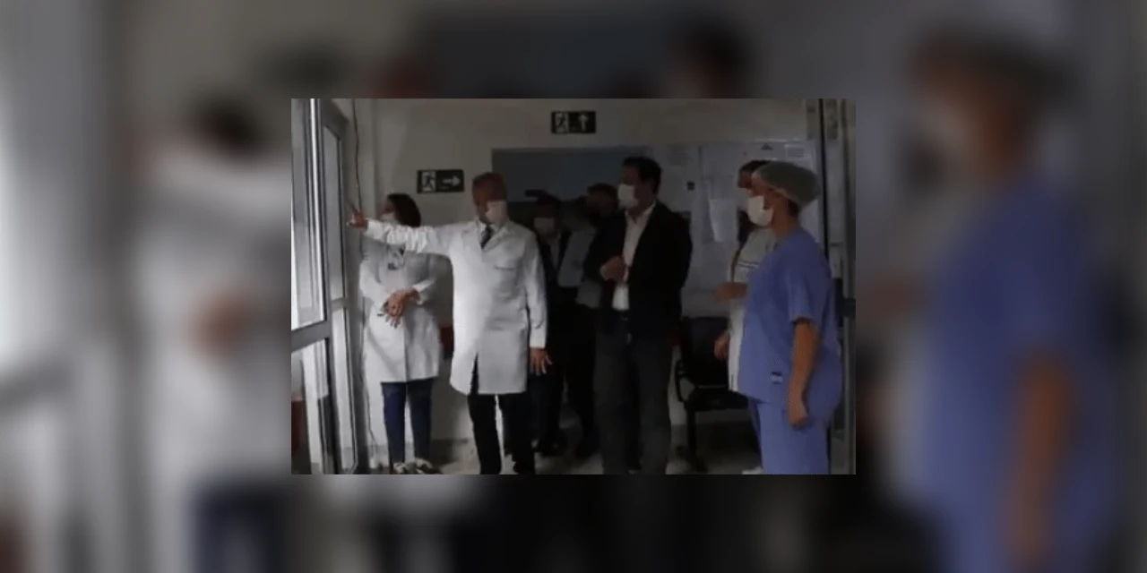 Governador Ratinho Jr faz visita técnica na ala Covid-19 do Hospital Regional