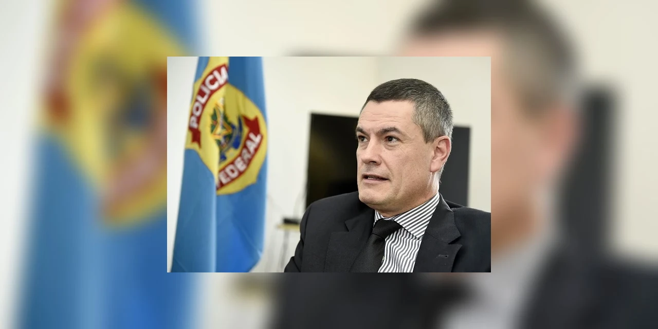 Bolsonaro demite comando da PF, Maurício Valeixo; Moro deve se pronunciar hoje (24)