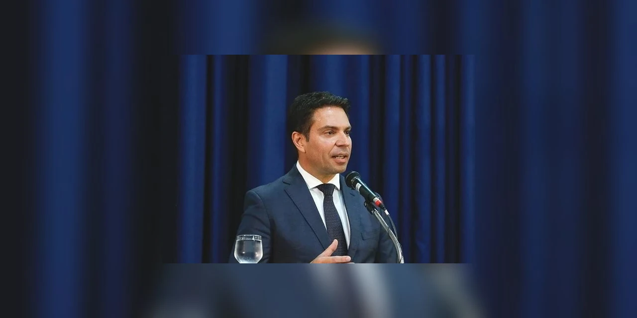 Aliado de Carlos Bolsonaro deve ser novo diretor-geral da Polícia Federal, diz veículo