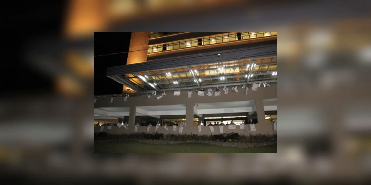 Vídeo: Enfermeira de Curitiba, vítima do Coronavírus, recebe homenagem de profissionais da saúde