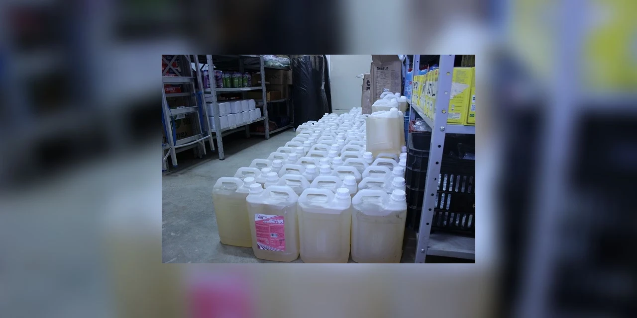 Sicredi faz doação de mais de 400 litros de detergente para famílias carentes de Ponta Grossa