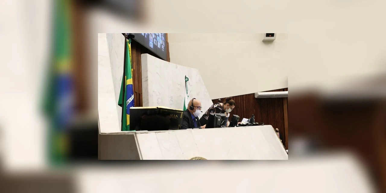 Por unanimidade, Assembleia aprova uso  obrigatório de máscara em ambientes coletivos em todo o Paraná
