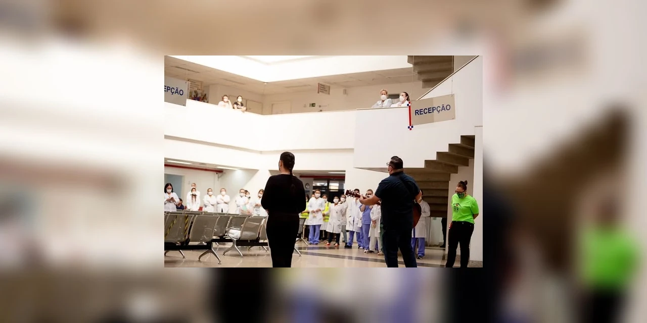 'Brasil Sem Frestas' homenageia funcionários do Hospital Universitário de PG; veja fotos